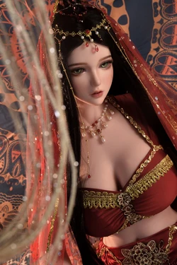 The stunning beauty from the Western Regions by Beef Hot Pot