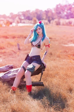 Amy Thunderbolt - Bulma Bikini