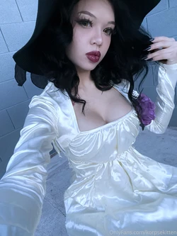 Korpsekitten - Lady Dimitrescu