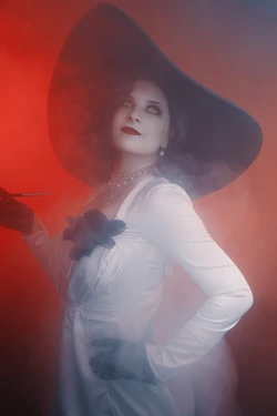 Hiso Neko - Lady Dimitrescu