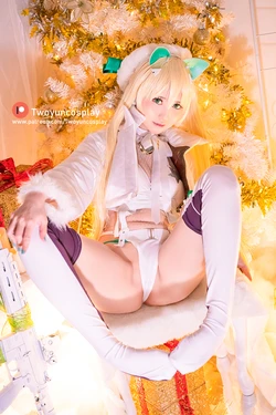 Twoyun cosplay / NIKKE Christmas Rupee