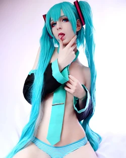 Holly White - Miku