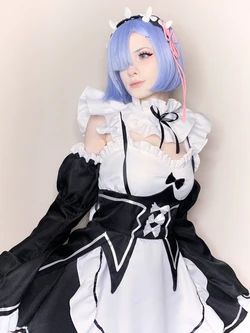 Bunni Lynn - Rem Maid