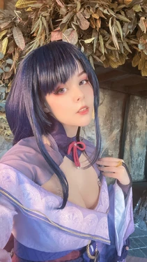 Helly Valentine - Raiden Shogun Selfies