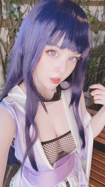 Helly Valentine - Hinata Hyuga Selfies