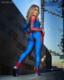 Elena Strikes - PS4 Spiderwoman