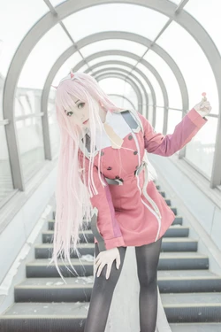 [斯文文文文] DARLING IN THE FRANXX 02