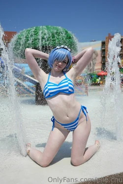 elle.chu - Bikini Rem