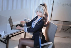 Rioko (凉凉子) cosplay Bronya Zaychik OL – Honkai Impact 3