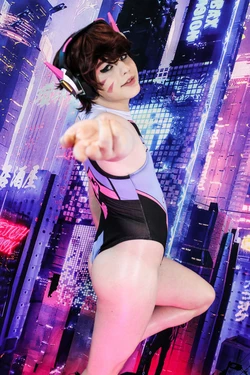 [AvrelivsCaesar] DVa Swimsuit