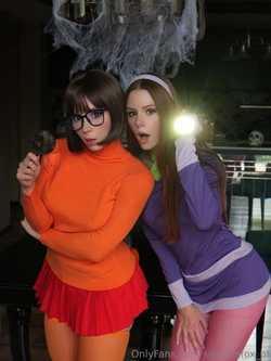 [Arina Fox & Sweetie Fox] Daphne & Velma