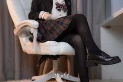 铃木美咲 现役JK的美脚连裤袜