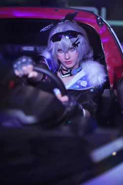 Bun_with_raisins_007 - Silver Wolf