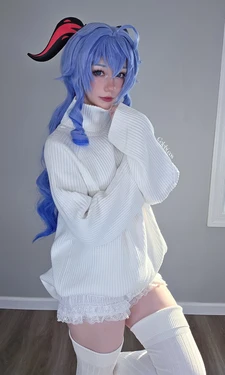 Celebi cosplay - Sweater Ganyu