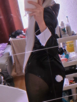 Yclawz - Bunny Frieren