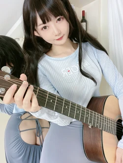 51酱 - 吉他妹妹 自拍