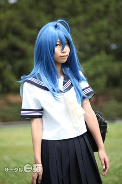 [White cat (Izuriha Kagari)] Natural Girl Cosplayer: Kagari Dehai feat. Konata Izumi Summer Uniform Love Star (Lucky Star)