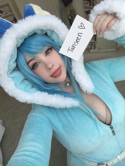 Junkenstein - Vaporeon selfies