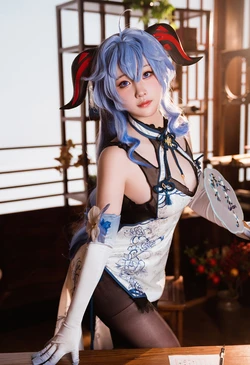 若若不男 - Ganyu Qipao