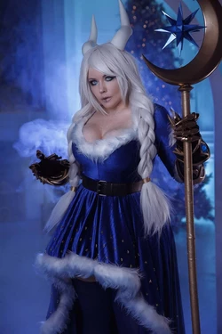 LunashaCosplay - Crystal Maiden (Christmas)