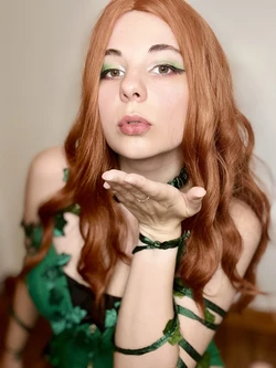 Maniac Megan - Poison Ivy