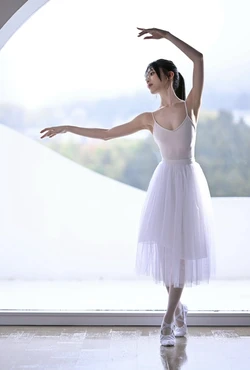 Saki Seino - Erotic ballerina who shook up Japanese porn films.