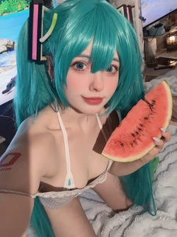 Saya Scarlet - Confy Miku