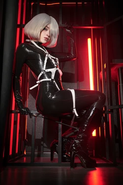 Ami Chii - 2B Dominatrix