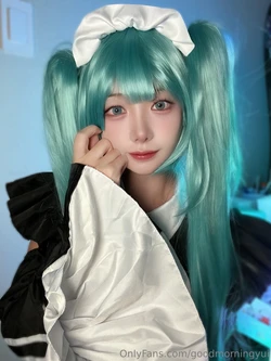 Yuna Skye - Maid Miku