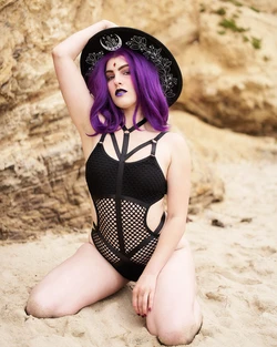 Nicole Bandit - Raven