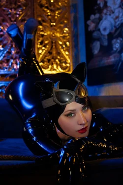 Oniksiya Sofinikum - Catwoman