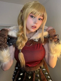 Upminaa - Astrid Hofferson