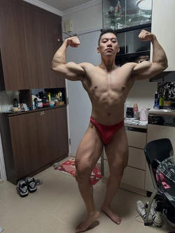 肌霸球王 [AI Generated]