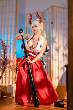 Tiny Asa アサ (tiny.asababy) cosplay Yamato - One Piece