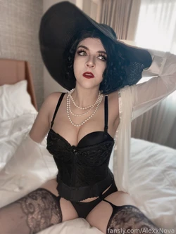 Alex Nova - Lady Dimitrescu