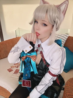 Caticornplay - Lynette