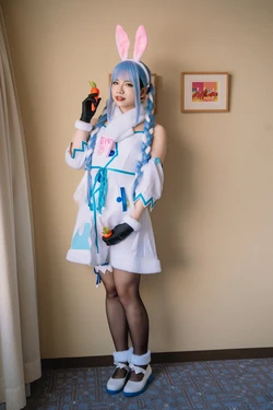 Tsukishima Naru - Pekora