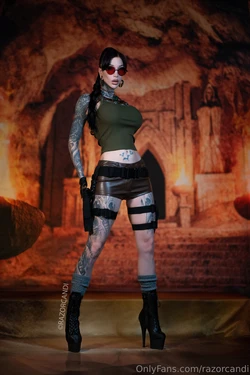 Razor Candi - Lara Croft