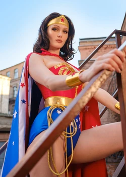 Tniwe - Wonder Woman 1975
