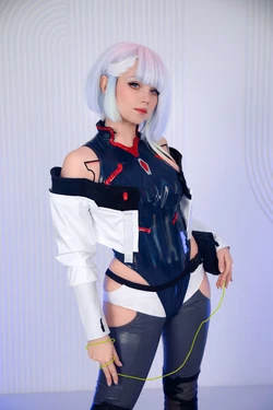 Caticornplay - Lucy