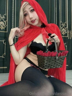 Danisaurz - Red Riding Hood